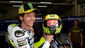 Rossi apareció con este casco en Sepang.