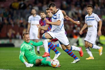 1-1. Luis Rioja supera a Marc-André ter Stegen para conseguir el primer gol.