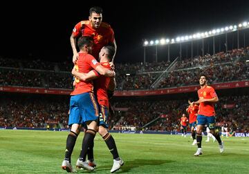 1-0. Saúl Ñíguez celebró el primer gol.