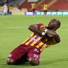 Tolima remonta el clásico y envía a Huila a zona de descenso