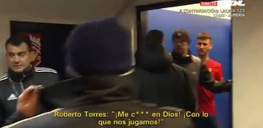 Jugadores de Osasuna al árbitro: "Ponte la camiseta blanca ya..."