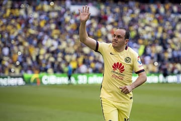 ¿Qué más se puede decir sobre ‘El Cuau’? Genio y figura. El último gran ídolo americanista, irreverente, imprevisible, espectacular y en la parte final de su carrera también algo pasadizo de tamales. Sólo pudo ganar un título de liga, en el Clausura 2005, pero brilló con intensidad enfundado en la camiseta de ‘Las Águilas’ y la Selección Mexicana. Es, junto a Rafael Márquez, uno de los dos mexicanos que han logrado marcar en tres Copas del Mundo distintas.