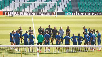 Pellegrini, con sus jugadores.