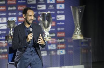 El lateral derecho se ha despedido del club rojiblanco tras 355 partidos y siete títulos en una conferencia de prensa en el Wanda Metropolitano.