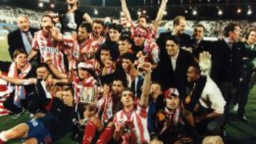 ÚLTIMO TÍTULO. El 10 de abril de 1996, en el estadio de la Romareda, el Atlético de Antic ganaba la última Copa del Rey rojiblanca.