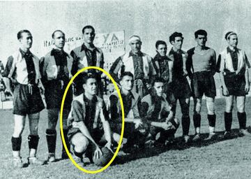 Fichó por el primer equipo del Levante en la temporada 1933-34 donde se mantuvo como jugador hasta la temporada 52-53 donde ejercía como jugador-entrenador.
