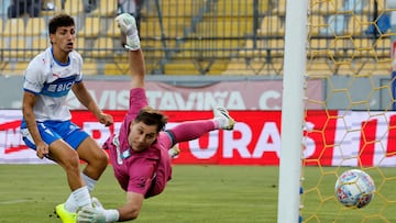 Futbol, Huachipato vs Universidad Catolica.
Semifinal Supercopa 2026.
El jugador de Universidad Catolica Clemente Montes, fuera de la foto, marca un gol contra Huachipato durante la semifinal de la Supercopa disputada en el estadio Sausalito de Vina del Mar, Chile.
20/01/2026
Andres Pina/Photosport
Football, Huachipato vs Universidad Catolica.
2025 Supercopa Championship semifinal.
Universidad Catolica’s player Clemente Montes, out of the picture, scores against Huachipato during the Supercopa Championship semifinal match at the Sausalito stadium in Vina del Mar, Chile.
20/01/2026
Andres Pina/Photosport