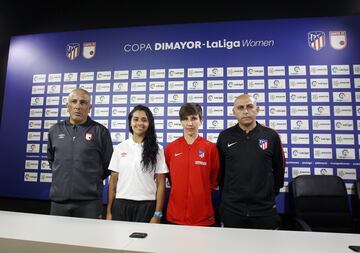 Luis Amaranto Perea recibe a 'Las Leonas' en la sede del Atlético