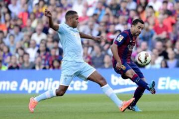 El-Arabi y Xavi.
