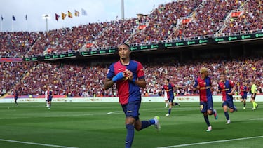 Soccer Football - LaLiga - FC Barcelona v Real Madrid - Estadi Olimpic Lluis Companys, Barcelona, Spain - May 11, 2025 FC Barcelona's Raphinha celebrates scoring their fourth goal REUTERS/Albert Gea