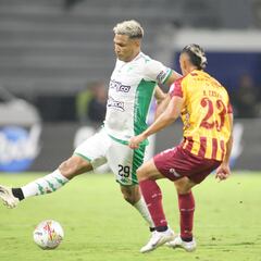 Teófilo Gutiérrez, sancionado por “tocar la nalga” a joven de logística