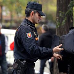 Chalecos más seguros para los vigilantes de estadios españoles