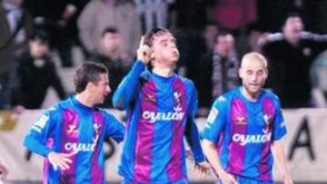 <b>TRANQUILIDAD. </b>Nico Medina celebra uno e sus goles.