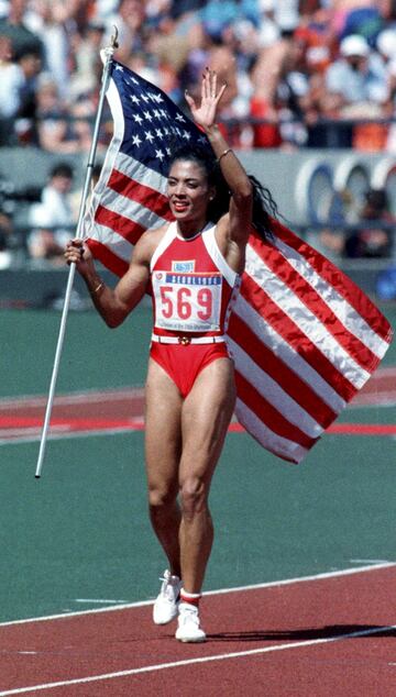 Ganó tres medallas de oro (100, 200 y 4x100) y una de plata( 4x400) y batió el récord en los 200 metros. Se retiró de la competición con 29 años después de los Juegos.