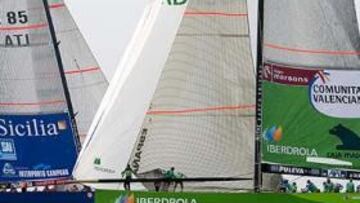 <b>IMPORTANTE VICTORIA.</b> Con la vuelta del viento llegó el esperado y continuamente aplazado enfrentamiento entre el Desafío y el Mascalzone, que se decidió a favor del equipo español.