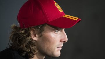 El guiño de Tsitsipas a la afición española en su llegada a Madrid