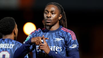 Arsenal's English midfielder #10 Eberechi Eze celebrates scoring the team's first goal during the English League Cup third round football match between Port Vale and Arsenal at Vale Park in Stoke-on-Trent, central England on September 24, 2025. (Photo by Darren Staples / AFP) / RESTRICTED TO EDITORIAL USE. No use with unauthorized audio, video, data, fixture lists, club/league logos or 'live' services. Online in-match use limited to 120 images. An additional 40 images may be used in extra time. No video emulation. Social media in-match use limited to 120 images. An additional 40 images may be used in extra time. No use in betting publications, games or single club/league/player publications. /