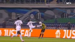 Es una temeridad como pocas se recuerdan en la Champions: la patada que dejó al Pafos con uno menos desde el minuto 4