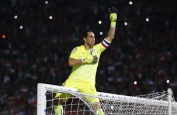 Claudio Bravo ya registra 80 partidos como capitán de la Selección Chilena. Un récord insuperable.