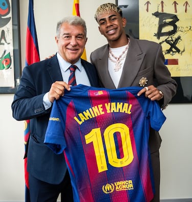 Lamine ya es el 10 del Barça: “Messi hizo su camino; yo el mío”