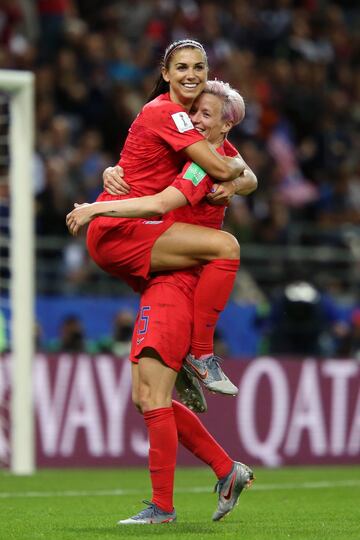 Estados Unidos demostró porque es el campeón del mundo y máximo favorito a llevarse el título en Francia. Alex Morgan fue la gran figura con cinco anotaciones. 