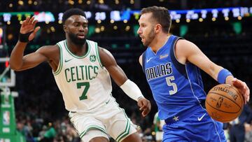 BOSTON, MASSACHUSETTS - JANUARY 04: J.J. Barea #5 of the Dallas Mavericks drives against Jaylen Brown #7 of the Boston Celtics during the first half at TD Garden on January 04, 2019 in Boston, Massachusetts. NOTE TO USER: User expressly acknowledges and agrees that, by downloading and or using this photograph, User is consenting to the terms and conditions of the Getty Images License Agreement.   Maddie Meyer/Getty Images/AFP
 == FOR NEWSPAPERS, INTERNET, TELCOS &amp; TELEVISION USE ONLY ==