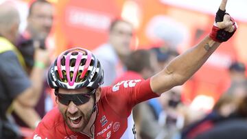 Belgium's Thomas De Gendt of team Lottox96Soudal celebrates as he crosses the finish line to win the 19th stage of the 72nd edition of "La Vuelta" Tour of Spain cycling race, a 149.7 km route from Caso, Parque Natural de Redes, to Gijon, on September 8, 2017. / AFP PHOTO / JOSE JORDAN