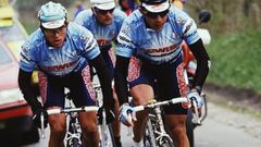 Uno de los momentos más icónicos, en lo que a tripletes de ciclismo se refiere, tuvo lugar en la Flecha Valona de 1994. Atacando en los kilómetros que precedían a la siempre decisiva llegada en el Muro de Huy, Moreno Argentin, Giorgio Furlan y Eugeni Berzin entraron triunfantes en meta para copar el podio de la clásica belga en nombre del conjunto Gewiss. La hazaña no estuvo exenta de polémica, ya que el equipo estuvo vinculado en aquellos años con el célebre doctor Ferrari, todo un pionero de la EPO en los años 90. “Pasaron de ser burros a caballos de carreras”, fue la frase más repetida, que quedó para el recuerdo de los aficionados, tras aquel triplete.