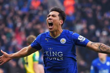 El argentino quedó en la historia de la Premier League, al ser parte del plantel de Leicester, que se coronó en la liga inglesa en la temporada.  