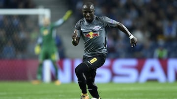 Naby Keita of RB Leipzig in action during the UEFA Champions League group G match between FC Porto and RB Leipzig at Estadio do Dragao on November 1, 2017 in Porto, Portugal. (Photo by Octavio Passos/Getty Images)