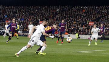 Pase de Benzema a Lucas Vázquez que anota el gol 0-1 
