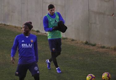 Valencia: pendiente de Batshuayi, atento a Chicharito y Kalinic