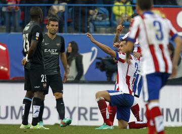 Kiko archer celebration disciples: Torres, Amato, Morata...