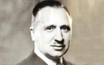 Se convirti¨® en el vig¨¦simo primero presidente del FC Barcelona el 16 de julio de 1934 con el principal objetivo de enderezar la situaci¨®n cr¨ªtica que atravesaba la Entidad. Los dos principales problemas que hab¨ªa que resolver eran las crisis econ¨®mica y deportiva.