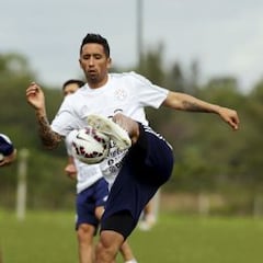 Lucas Barrios: "Ya prometí que me voy a retirar en Colo Colo"