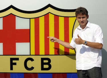 El jugador brasileño llegó al Barcelona por 14 M€ en 2009. Nunca llegó a pisar el Camp Nou ya que los cinco años que duró su contrato se los pasó cedido en el Benfica, Fiorentina, Santos, Cruzeiro y Coritiba. 