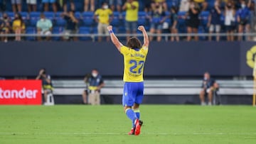 &#039;Pacha&#039; Espino celebra un gol con el C&aacute;diz. 