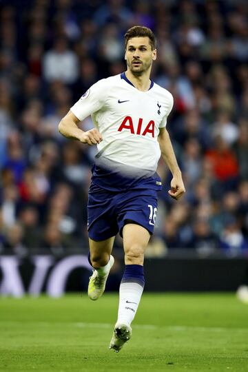 Es una de las gangas del mercado. Después de dos temporada en el Tottenham ha quedado libre y todo apunta a que puede fichar por el Nápoles. Ancelotti insiste en su contratación porque considera que necesita un delantero alto, con buen juego aéreo y que complemente a la llegada de Lozano.