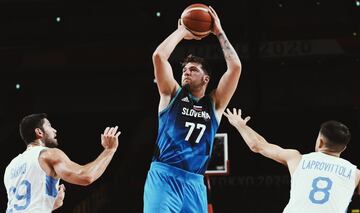 La selección eslovena de baloncesto, comandada por Luka Doncic, se ha impuesto a la selección argentina por 100-108. Luka ha anotado 48 puntos en el encuentro igualando la segunda mejor marca de la historia de los Juegos Olímpicos.
