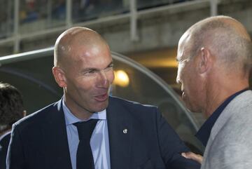 Zinedine Zidane and Antonio Calderón.