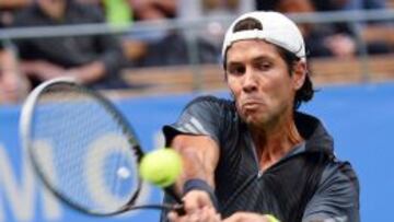 Fernando Verdasco evuelve una pelota al australiano Bernard Tomic, con el que perdió en cuatros de final en el torneo de Estocolmo.