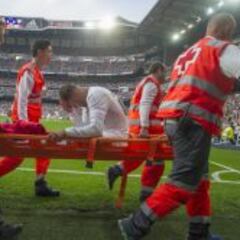 Jesé se lesionó en el gemelo y tuvo que salir en camilla