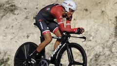 El susto de Contador con dos perros en Lucena