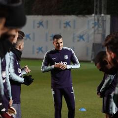 La bienvenida a Murillo en el entreno del Barcelona