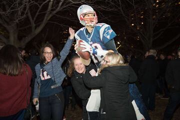 Los bostonianos seguidores de los Patriots acuden al Boston Common, lugar de celebración de los éxitos deportivos de la ciudad.
