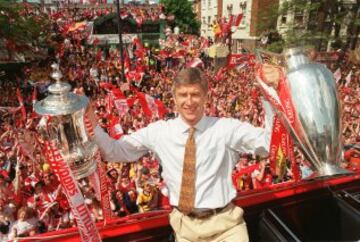1998. Arsene Wwenger y el Arsenal consiguen la Premier League y la FA Cup.