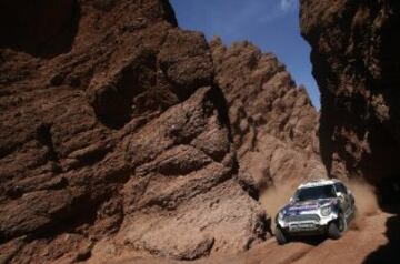 Octava etapa, Salta-Belén. El piloto Nasser Al-Attiyah (Qatar) y su copiloto Matthieu Baumel (Francia) del equipo MINI.