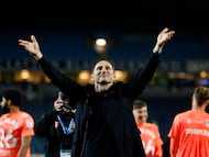 Soccer Football - Championship - Blackburn Rovers v Coventry City - Ewood Park, Blackburn, Britain - April 17, 2026 Coventry City manager Frank Lampard celebrates after winning promotion to the Premier League Action Images via Reuters/Jason Cairnduff EDITORIAL USE ONLY. NO USE WITH UNAUTHORIZED AUDIO, VIDEO, DATA, FIXTURE LISTS, CLUB/LEAGUE LOGOS OR 'LIVE' SERVICES. ONLINE IN-MATCH USE LIMITED TO 120 IMAGES, NO VIDEO EMULATION. NO USE IN BETTING, GAMES OR SINGLE CLUB/LEAGUE/PLAYER PUBLICATIONS. PLEASE CONTACT YOUR ACCOUNT REPRESENTATIVE FOR FURTHER DETAILS..