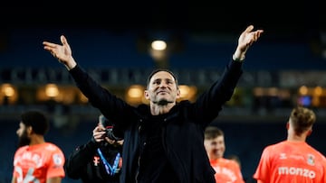 Soccer Football - Championship - Blackburn Rovers v Coventry City - Ewood Park, Blackburn, Britain - April 17, 2026 Coventry City manager Frank Lampard celebrates after winning promotion to the Premier League Action Images via Reuters/Jason Cairnduff EDITORIAL USE ONLY. NO USE WITH UNAUTHORIZED AUDIO, VIDEO, DATA, FIXTURE LISTS, CLUB/LEAGUE LOGOS OR 'LIVE' SERVICES. ONLINE IN-MATCH USE LIMITED TO 120 IMAGES, NO VIDEO EMULATION. NO USE IN BETTING, GAMES OR SINGLE CLUB/LEAGUE/PLAYER PUBLICATIONS. PLEASE CONTACT YOUR ACCOUNT REPRESENTATIVE FOR FURTHER DETAILS..