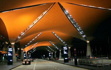 Es uno de los más bonitos del mundo, pero también uno de los que mejor ha interpretado la arquitectura moderna, dotando a este edificio público de un aspecto futurista que parece sacado de películas como Blade Runner. El contraste entre sus colores oscuros y los efectos de luces lo dotan de unas vibraciones tecnológicas de lo más sorprendentes.